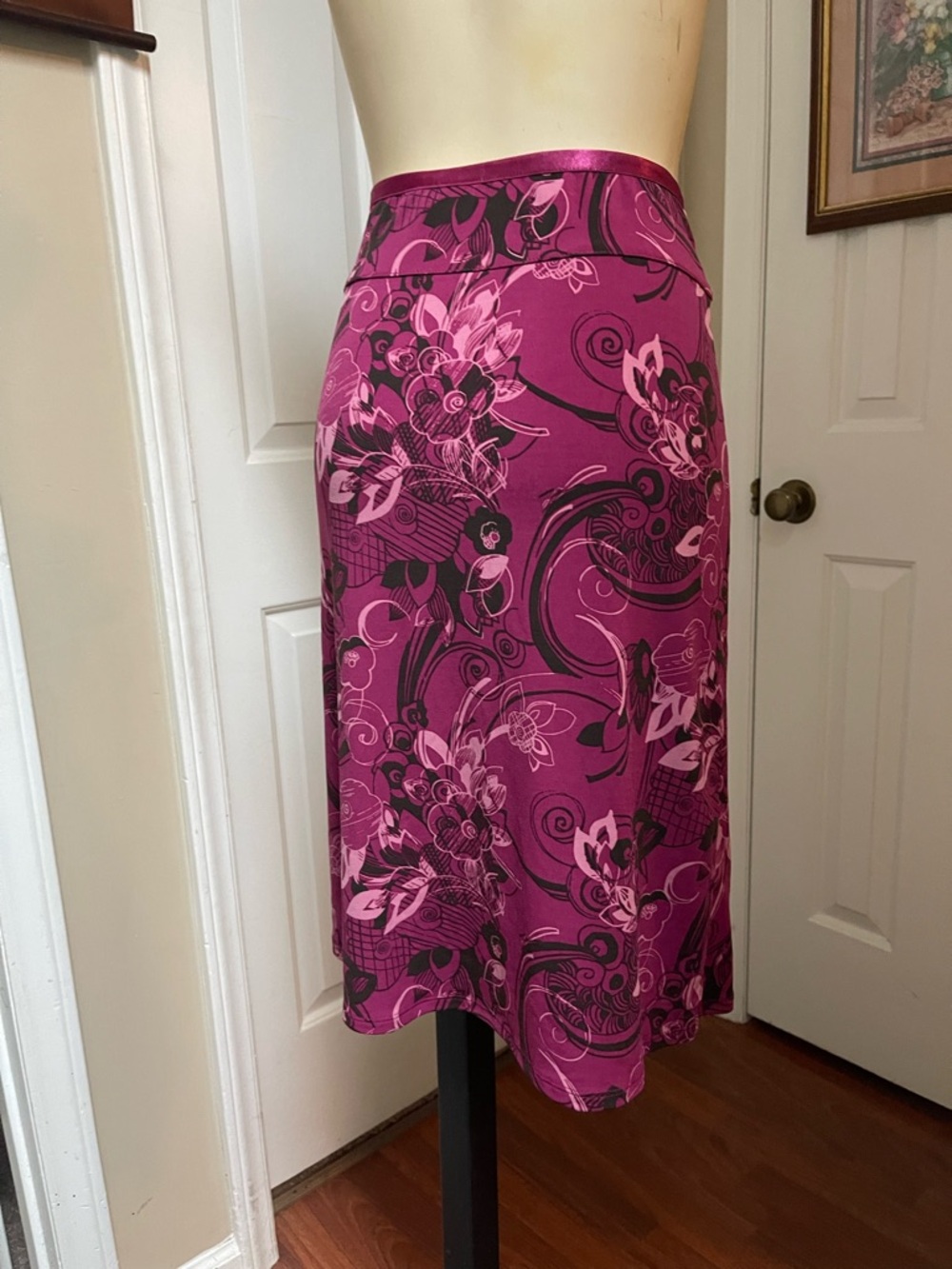 Merona Floral A-Line Skirt in Magenta and Black EUC - Picture 6 of 8